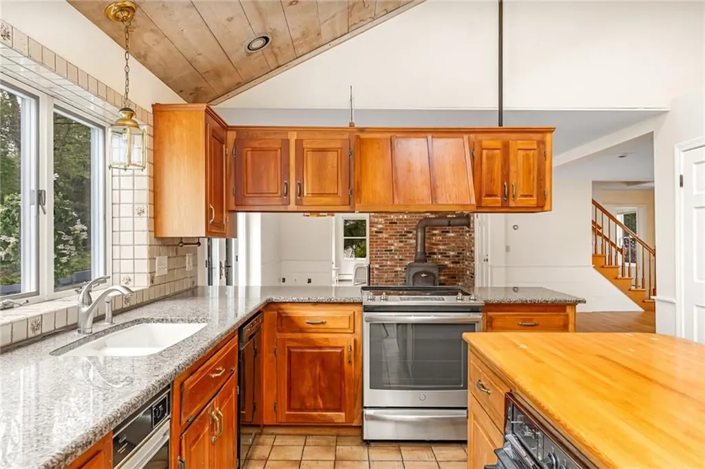 40 Wood Avenue Narragansett RI 02882