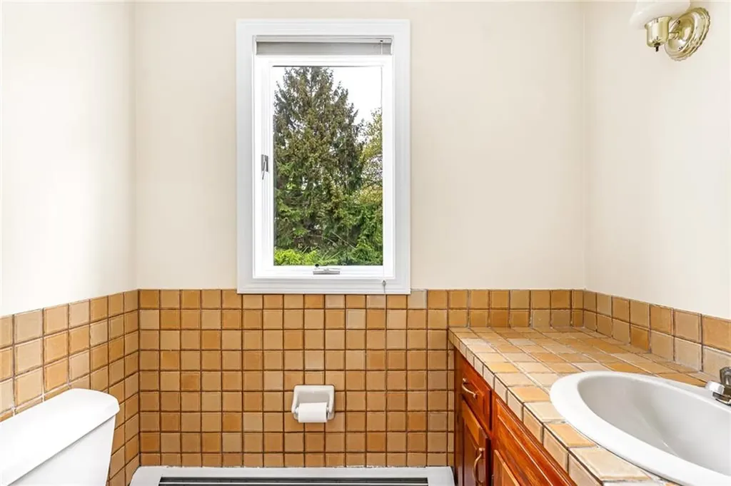 40 Wood Avenue Narragansett RI 02882