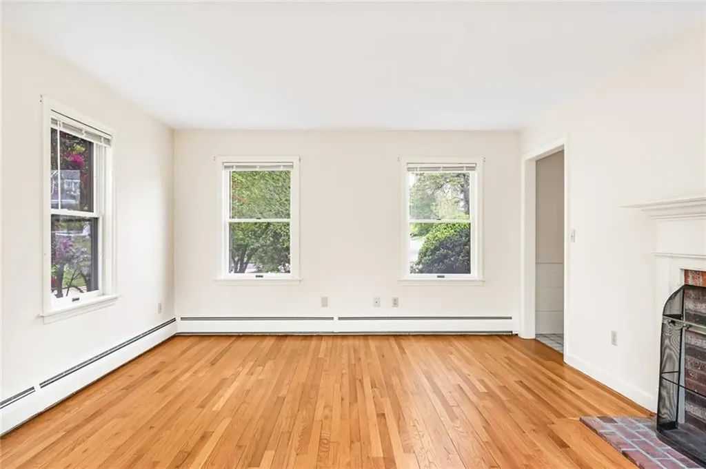 40 Wood Avenue Narragansett RI 02882