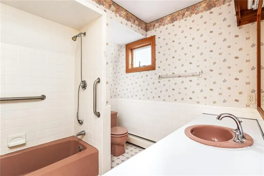 40 Wood Avenue Narragansett RI 02882