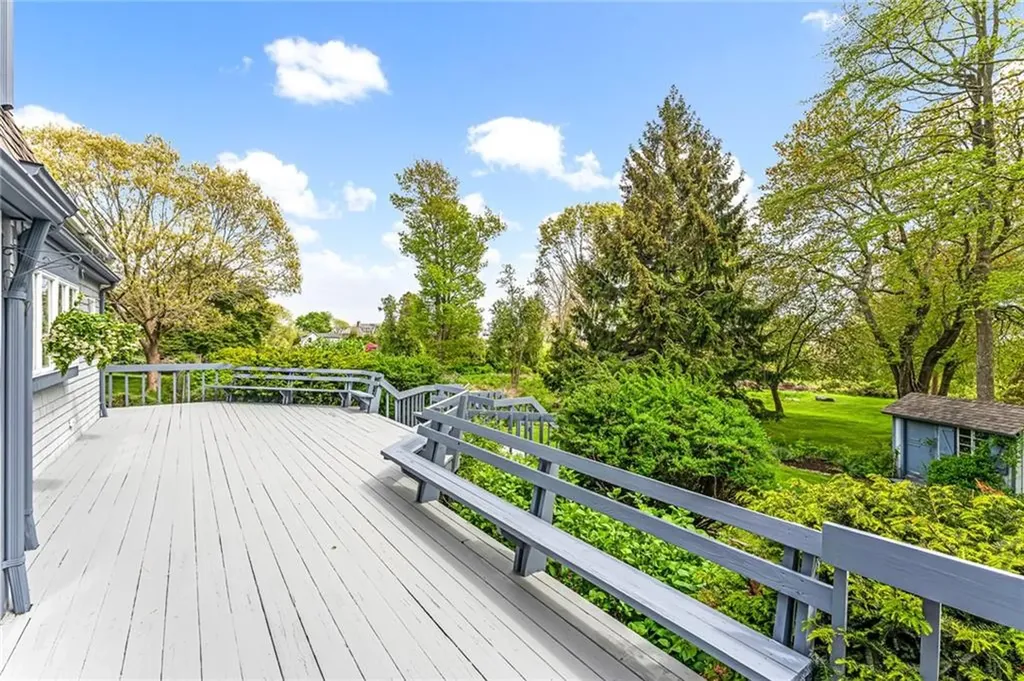 40 Wood Avenue Narragansett RI 02882