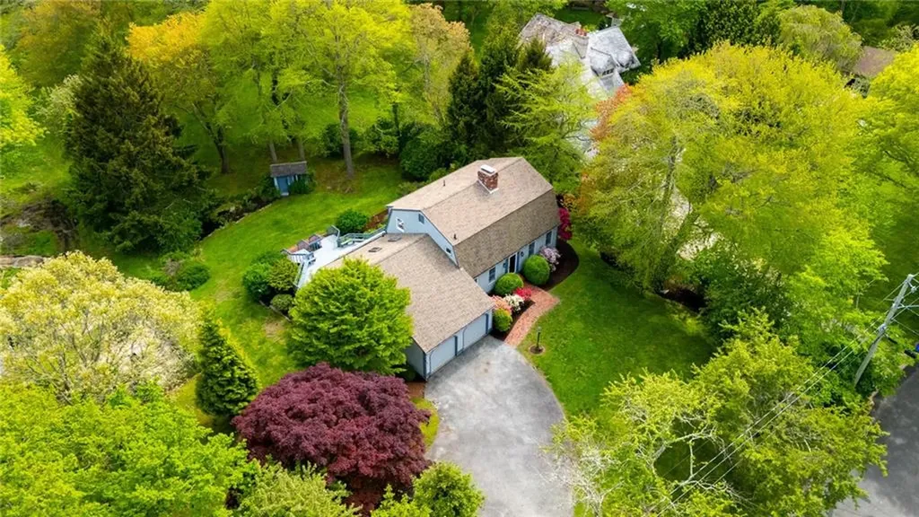 40 Wood Avenue Narragansett RI 02882
