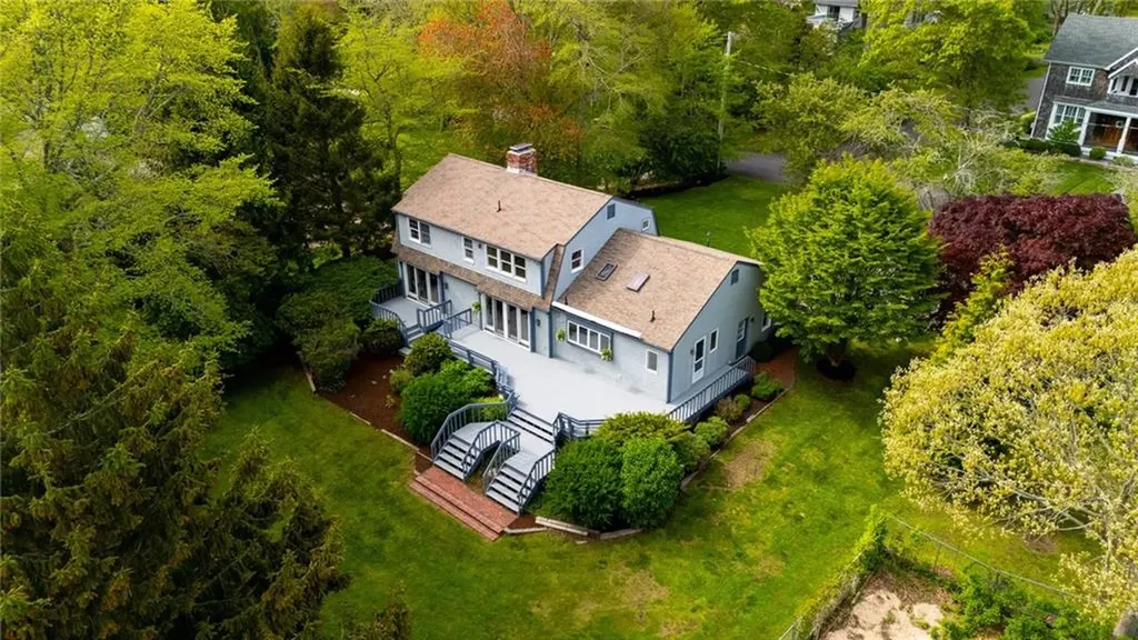 40 Wood Avenue Narragansett RI 02882