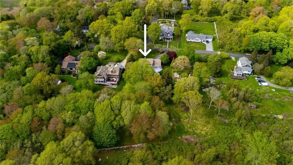 40 Wood Avenue Narragansett RI 02882