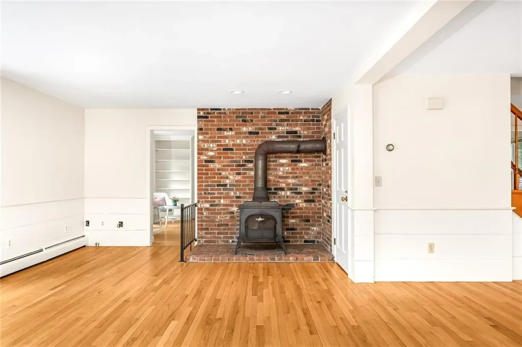 40 Wood Avenue Narragansett RI 02882