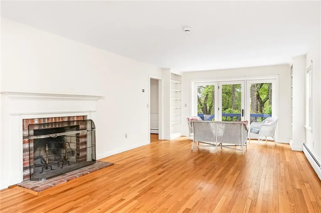 40 Wood Avenue Narragansett RI 02882