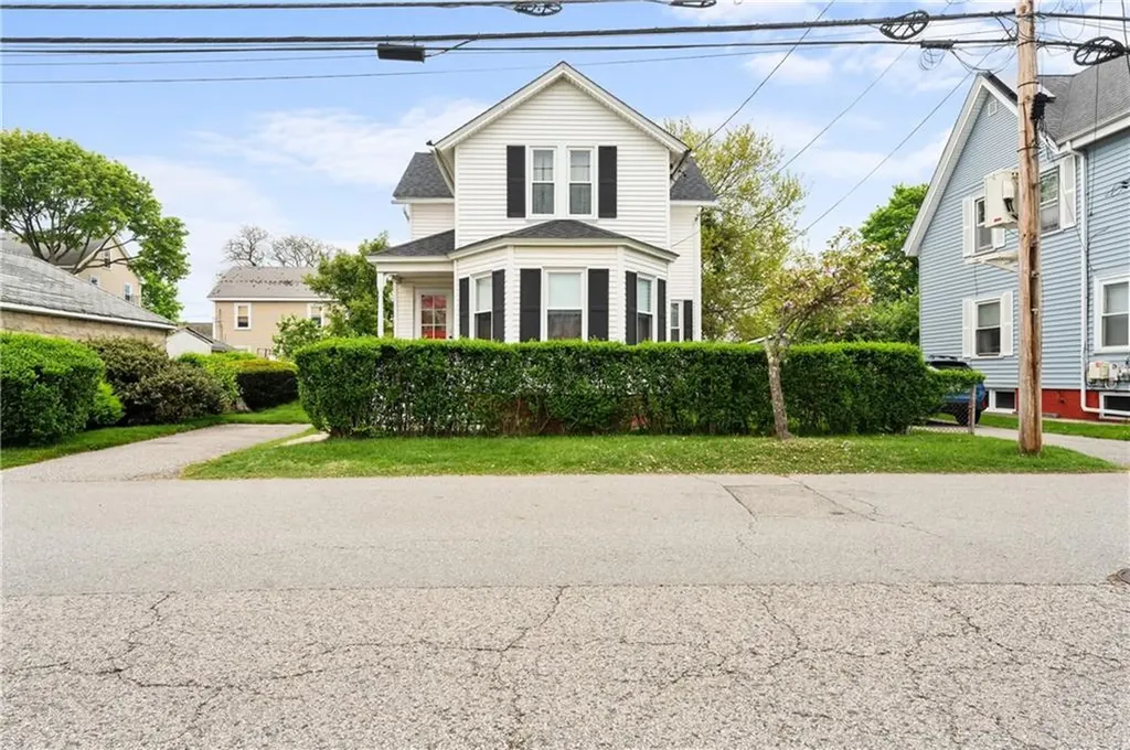 262 Sutton Avenue East Providence RI 02914