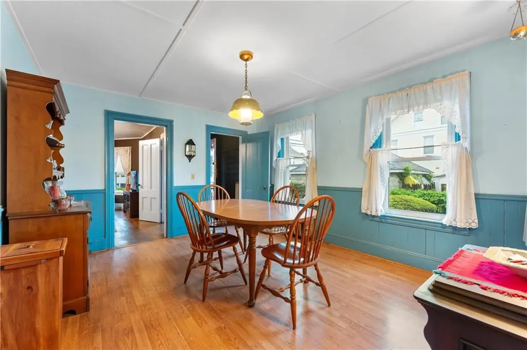 262 Sutton Avenue East Providence RI 02914