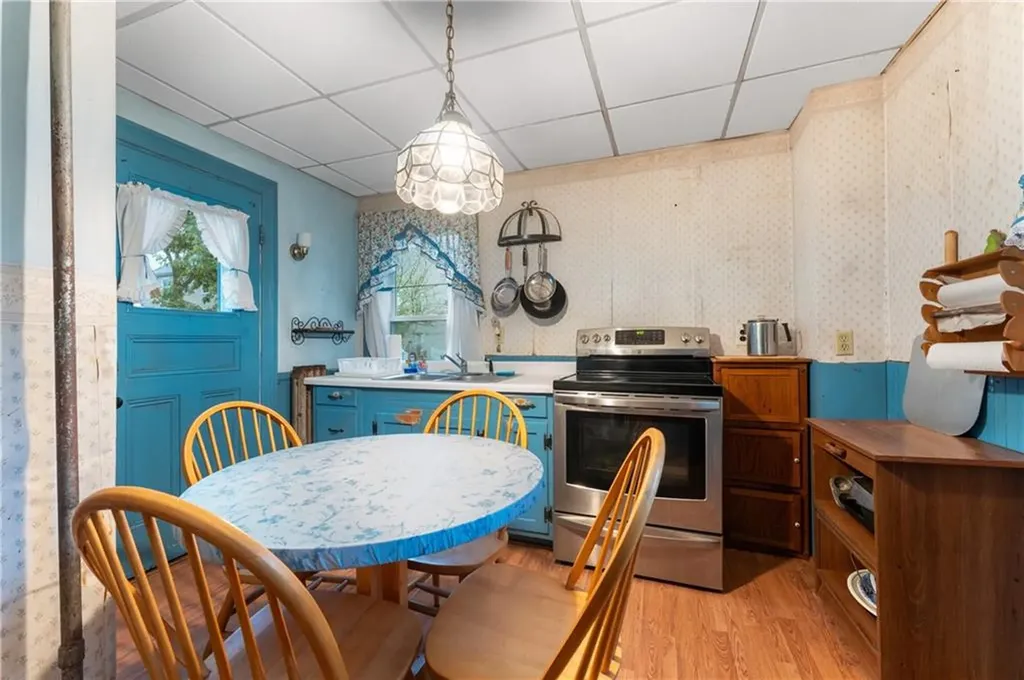 262 Sutton Avenue East Providence RI 02914