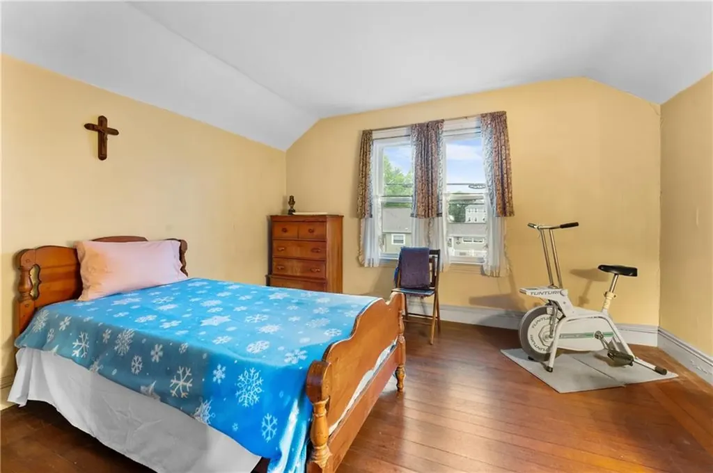 262 Sutton Avenue East Providence RI 02914