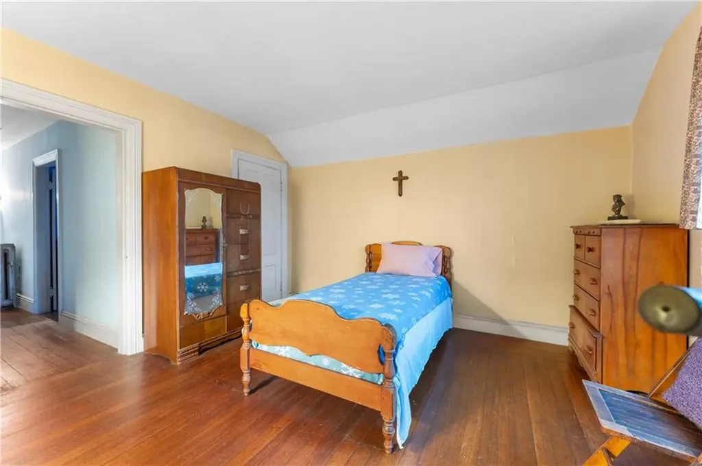 262 Sutton Avenue East Providence RI 02914