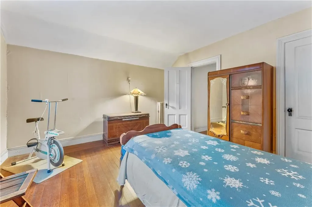 262 Sutton Avenue East Providence RI 02914