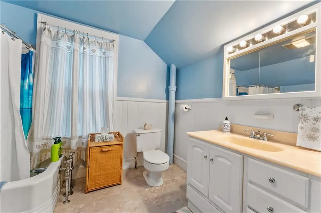 262 Sutton Avenue East Providence RI 02914