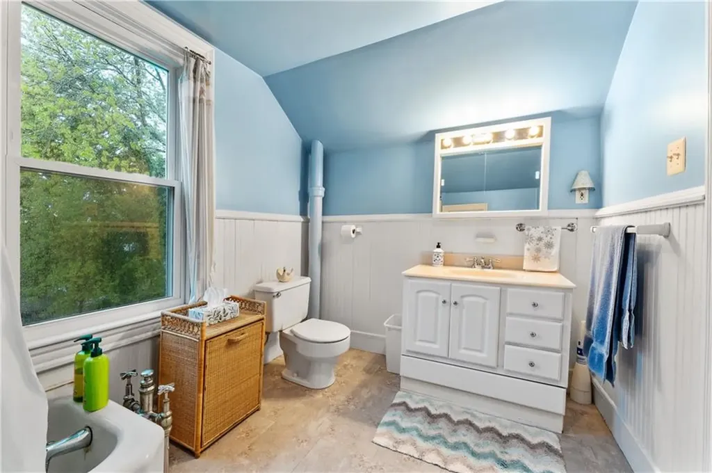 262 Sutton Avenue East Providence RI 02914