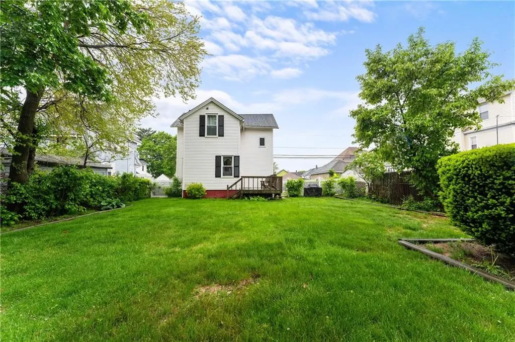 262 Sutton Avenue East Providence RI 02914