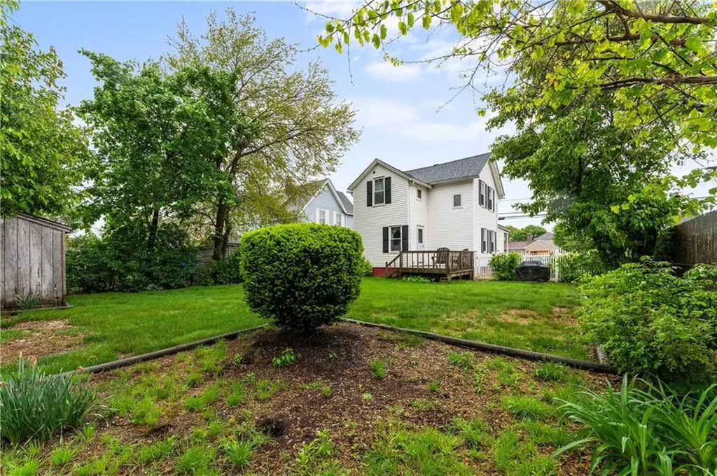 262 Sutton Avenue East Providence RI 02914