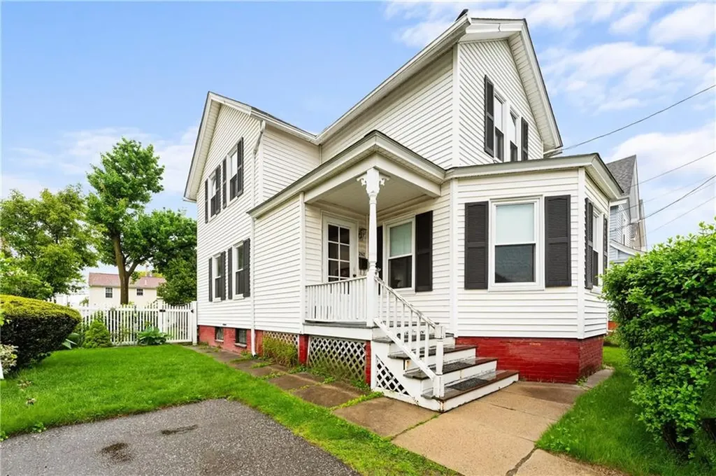 262 Sutton Avenue East Providence RI 02914