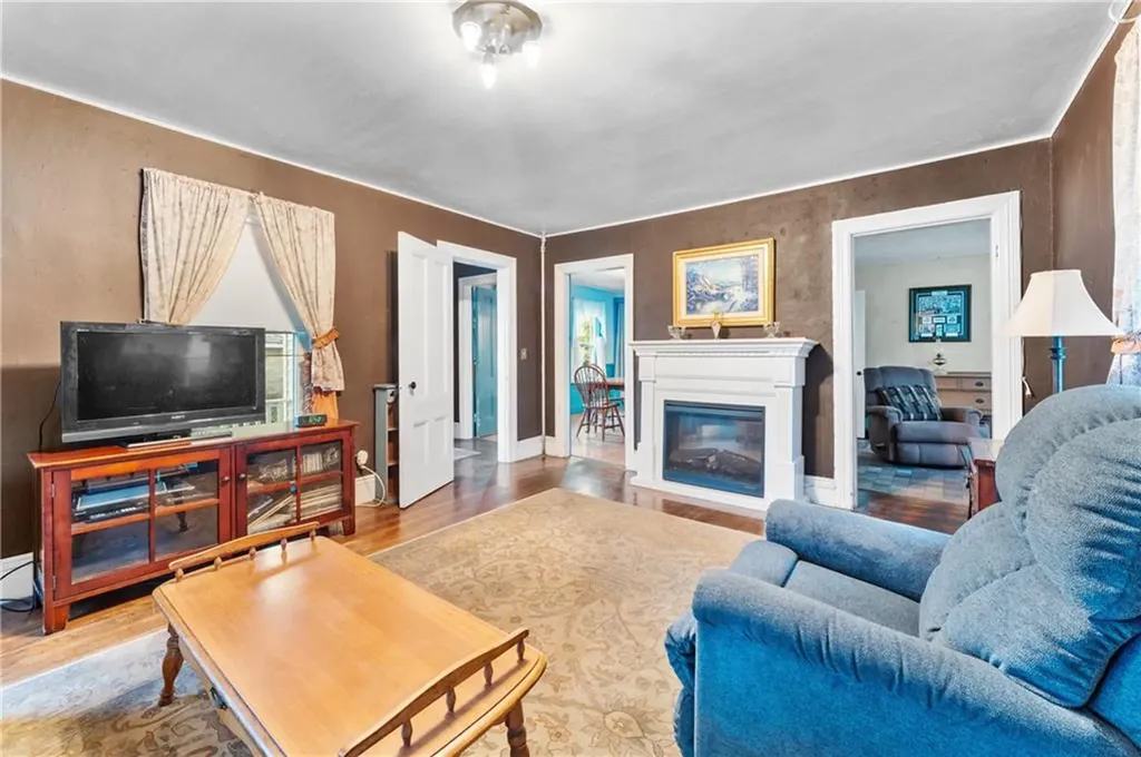 262 Sutton Avenue East Providence RI 02914