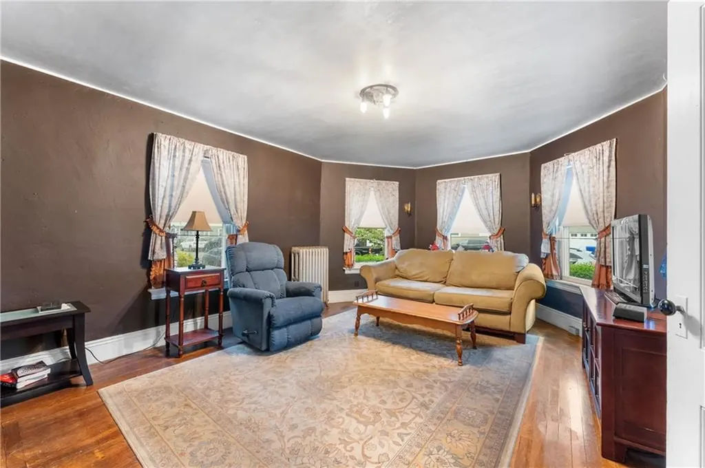 262 Sutton Avenue East Providence RI 02914