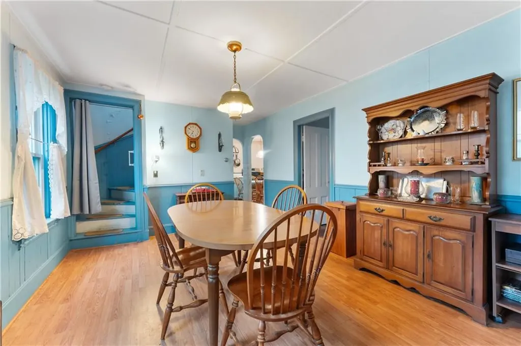 262 Sutton Avenue East Providence RI 02914