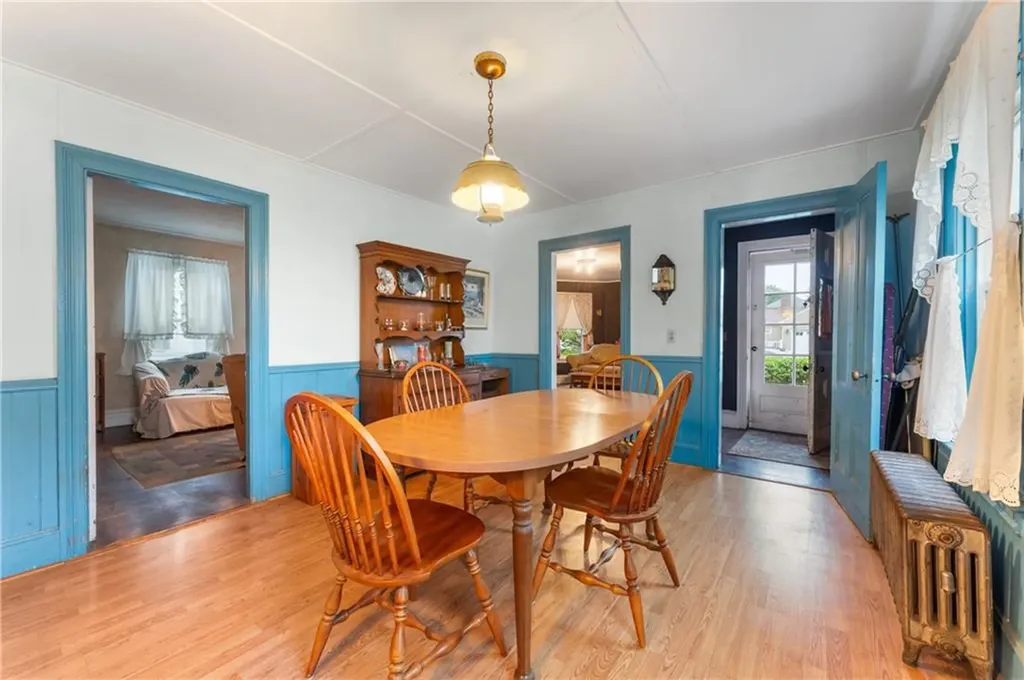 262 Sutton Avenue East Providence RI 02914