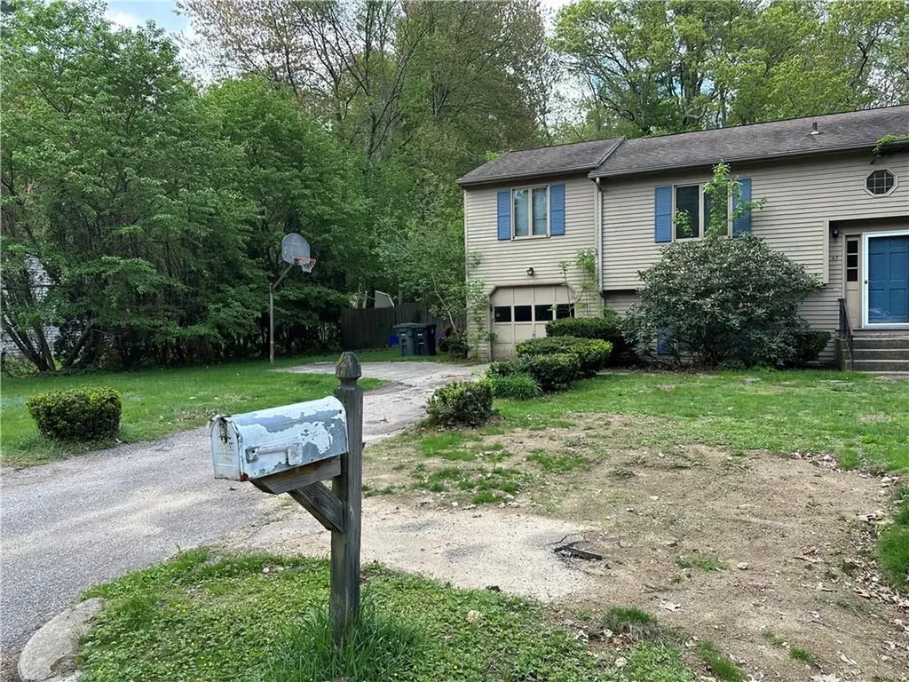 47 Red Oak Drive Coventry RI 02816