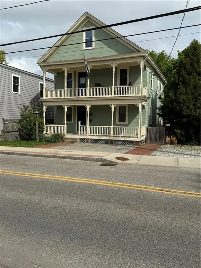 53 Maple Avenue Barrington RI 02806