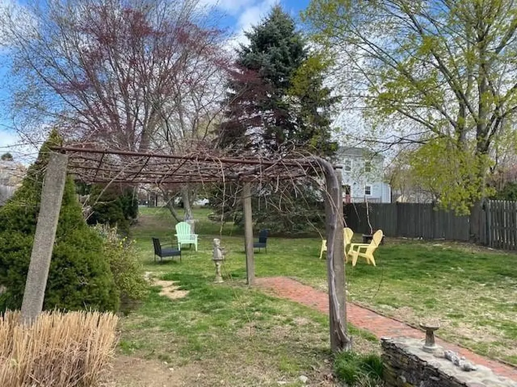 53 Maple Avenue Barrington RI 02806