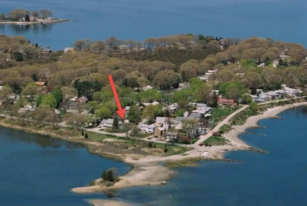 16 Winsor Avenue North Kingstown RI 02852