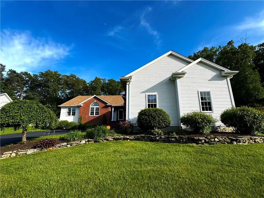 82 Gauthier Drive Woonsocket RI 02895