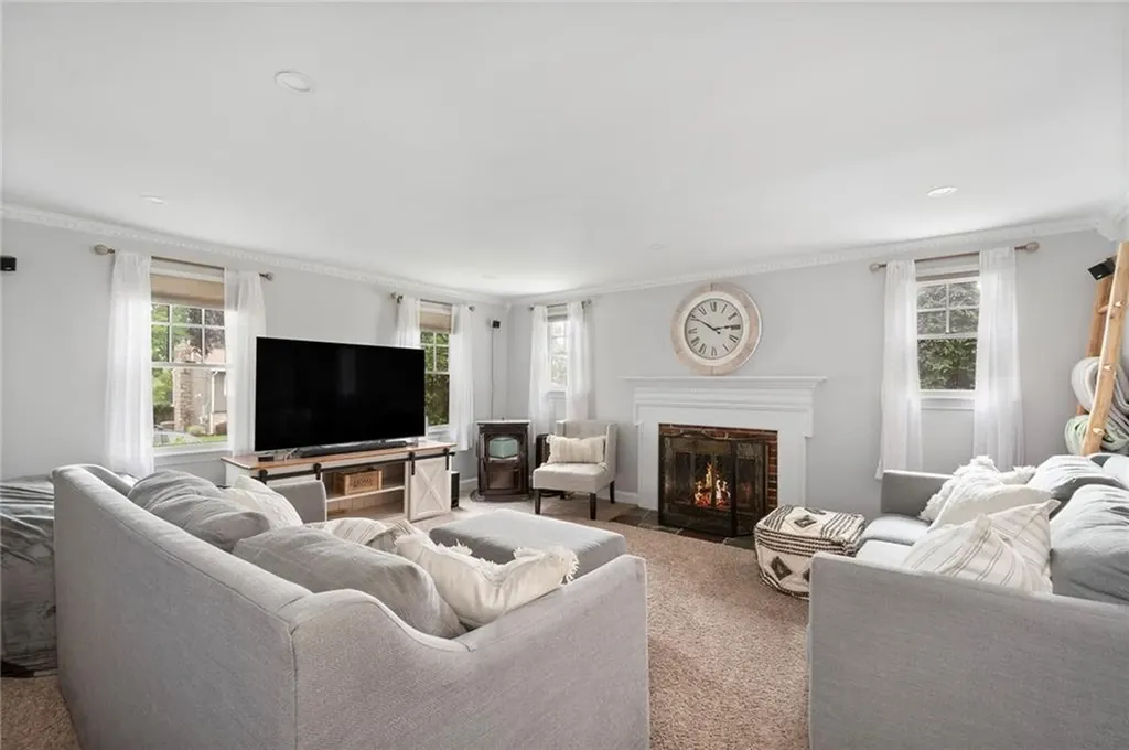 30 Peters Lane West Warwick RI 02893