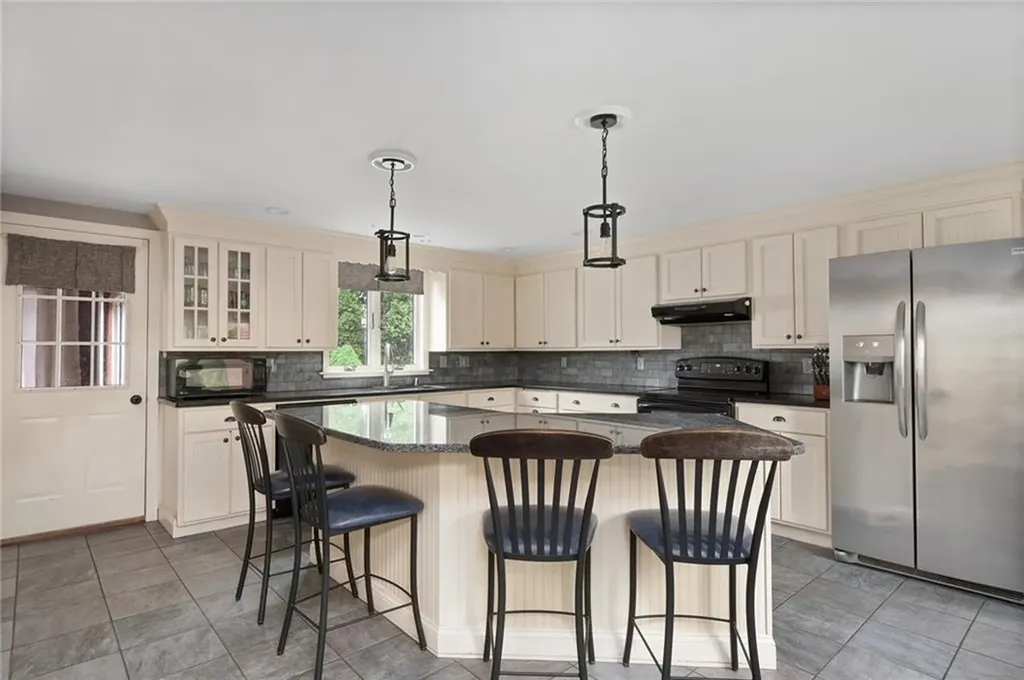 30 Peters Lane West Warwick RI 02893