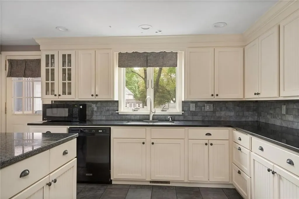 30 Peters Lane West Warwick RI 02893