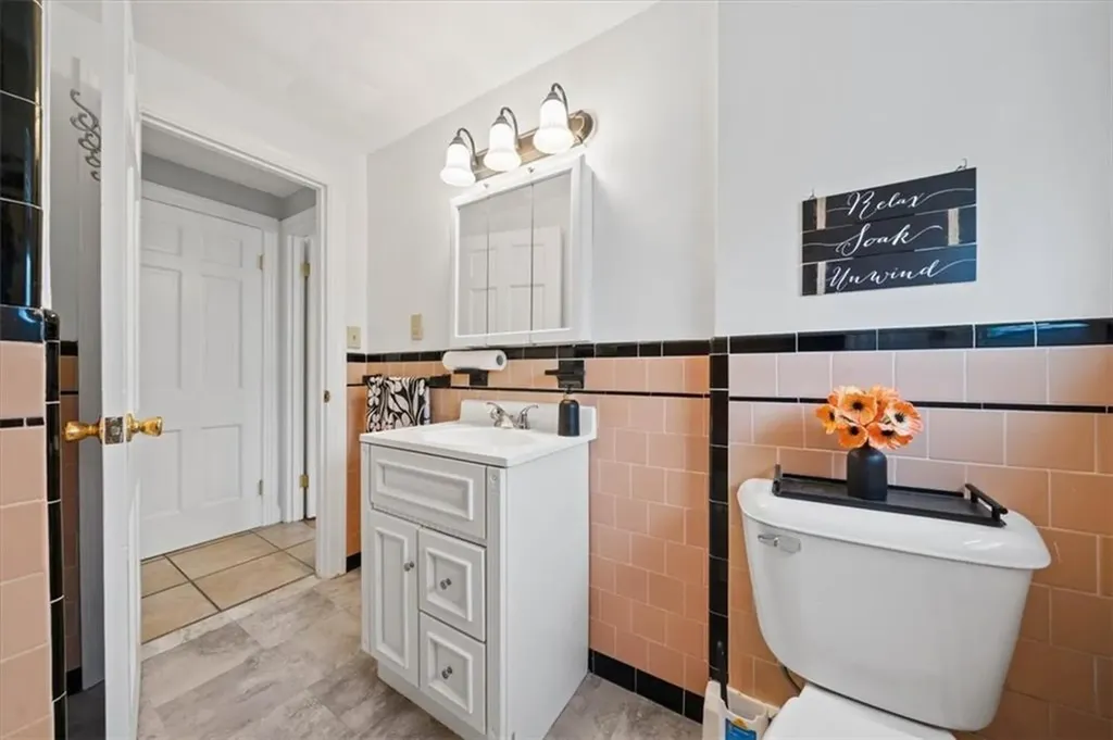 1075 Oaklawn Avenue Cranston RI 02920