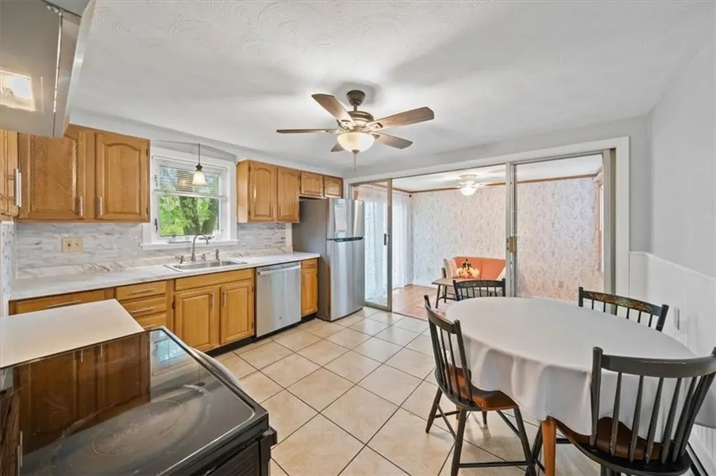 1075 Oaklawn Avenue Cranston RI 02920