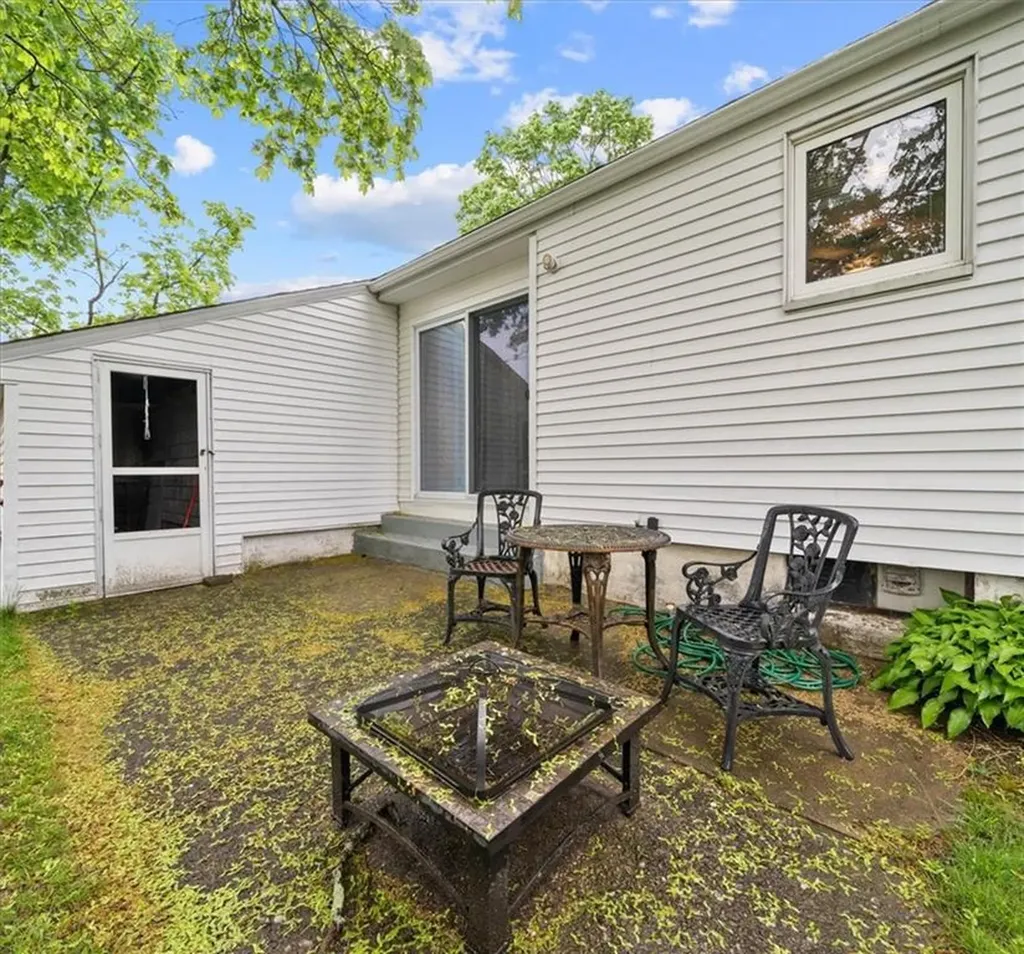 1075 Oaklawn Avenue Cranston RI 02920