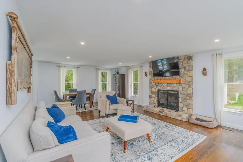 161 South Cobble Hill Road Warwick RI 02886