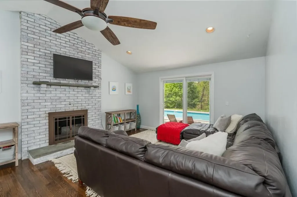 161 South Cobble Hill Road Warwick RI 02886