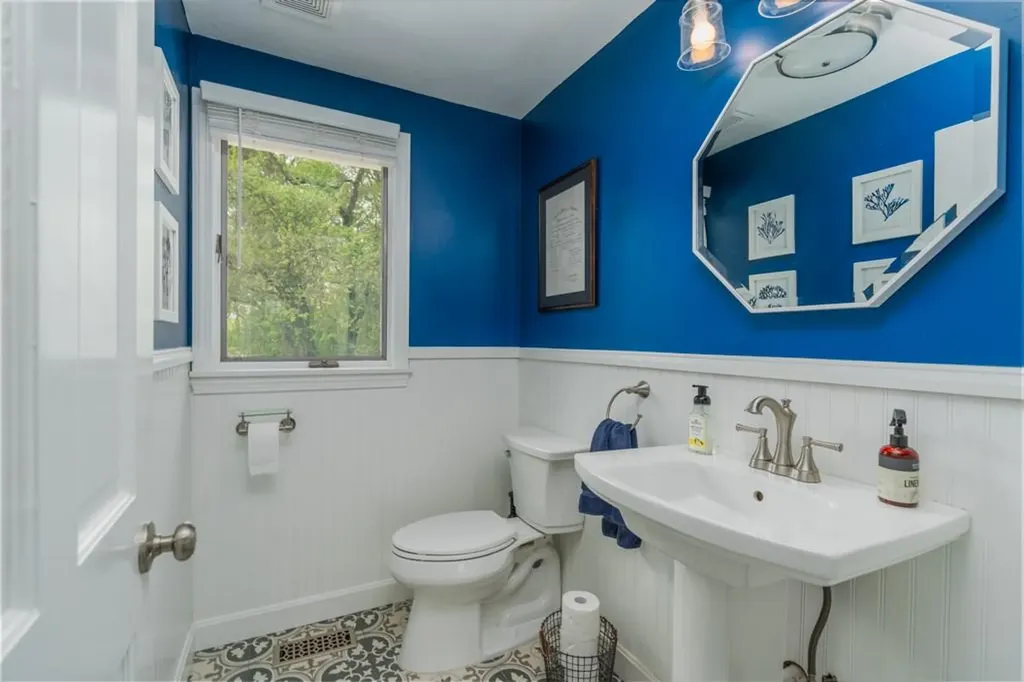 161 South Cobble Hill Road Warwick RI 02886