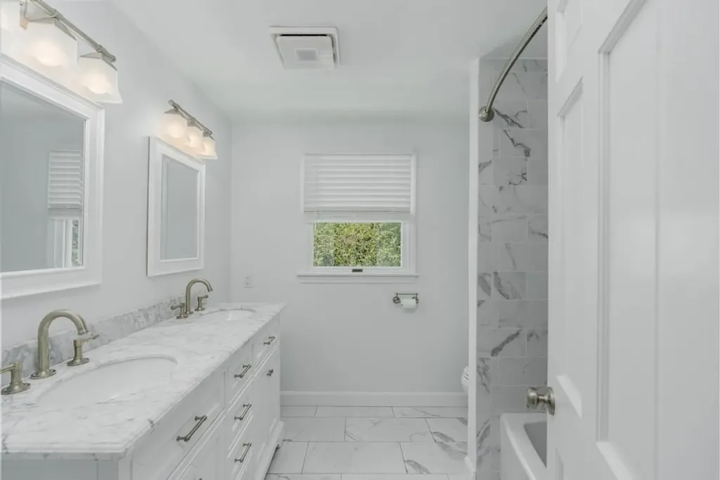 161 South Cobble Hill Road Warwick RI 02886