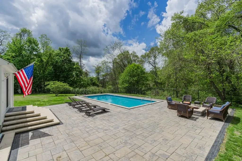 161 South Cobble Hill Road Warwick RI 02886