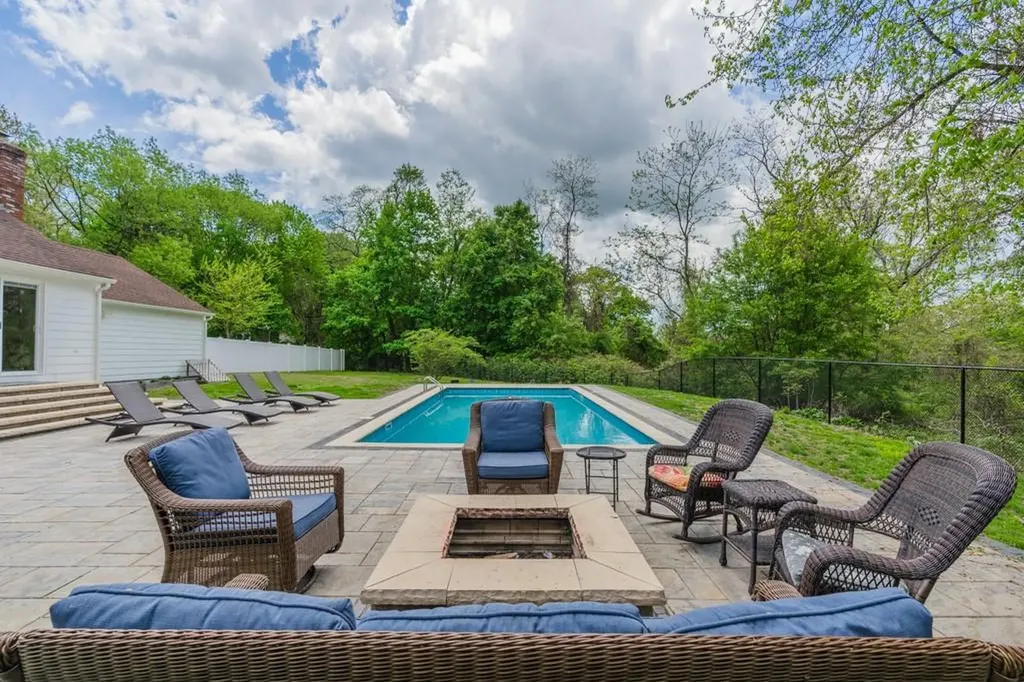 161 South Cobble Hill Road Warwick RI 02886