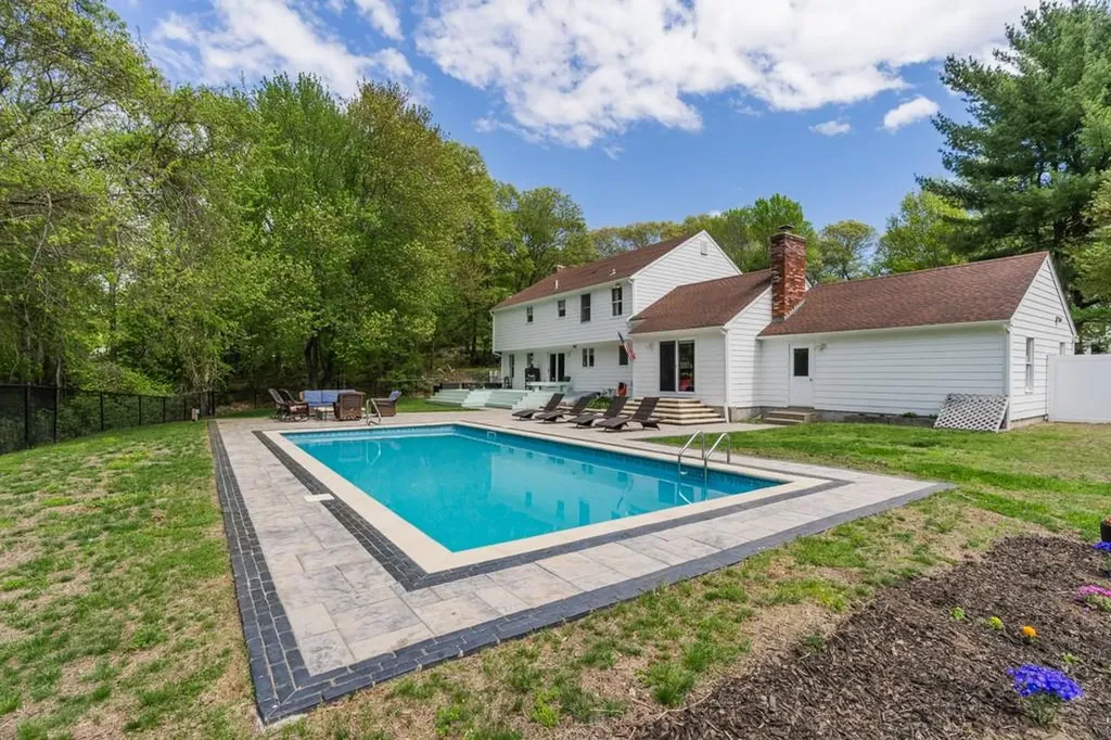 161 South Cobble Hill Road Warwick RI 02886