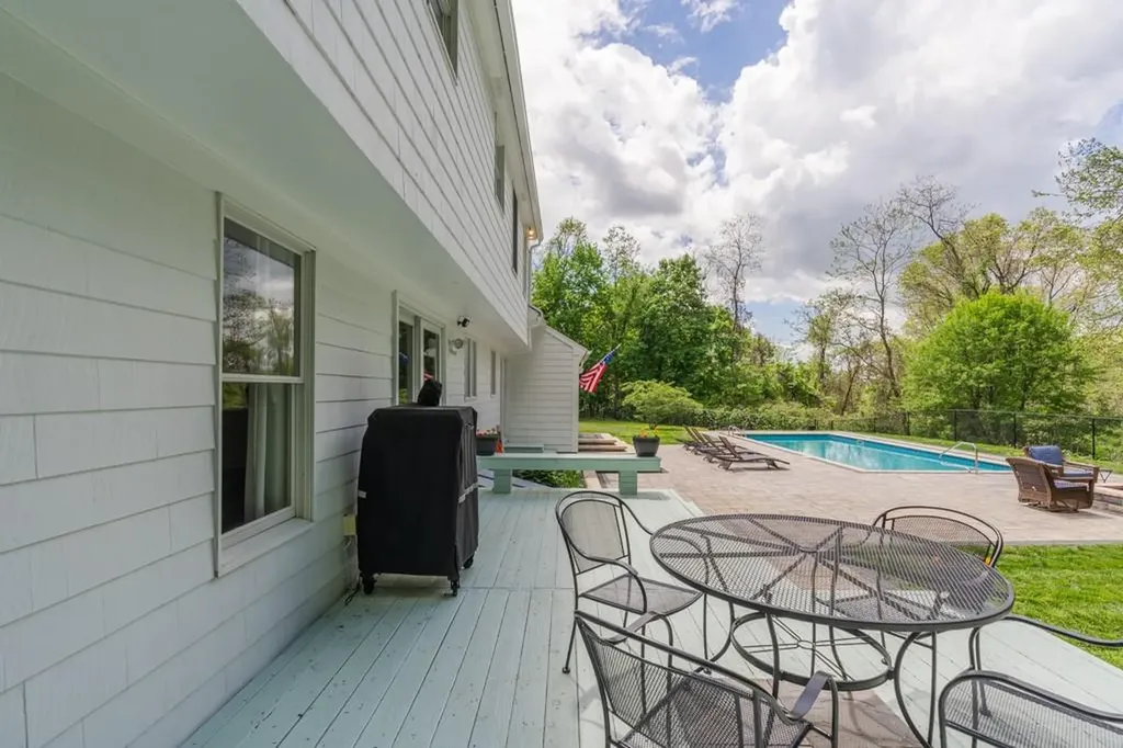 161 South Cobble Hill Road Warwick RI 02886