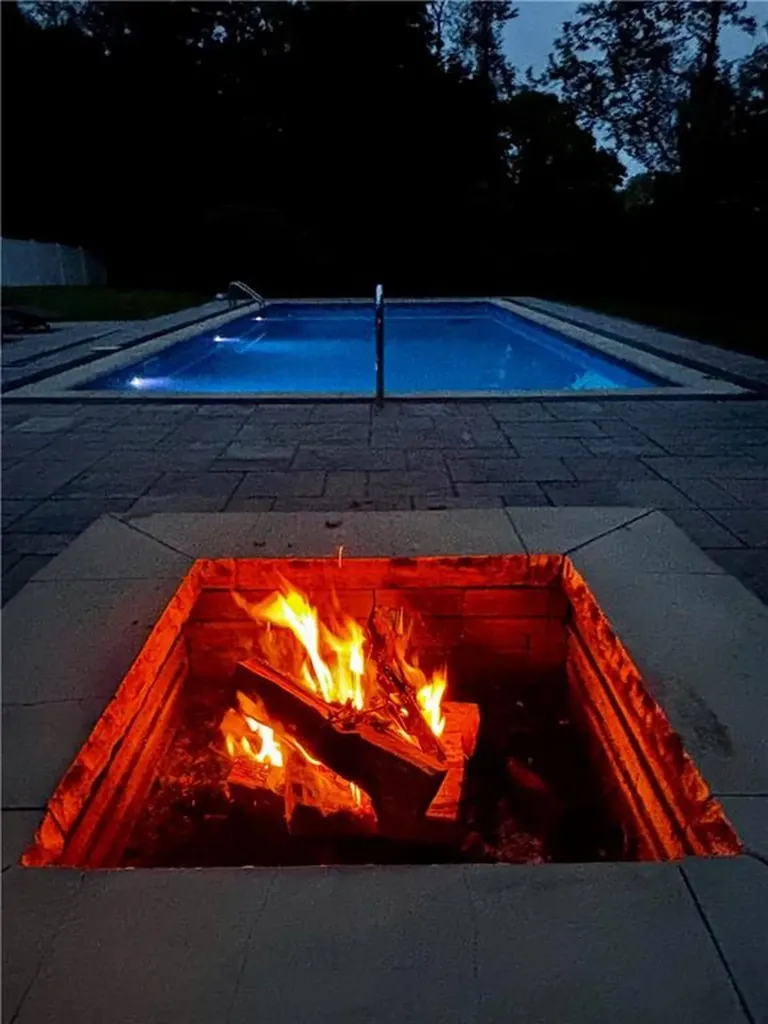 161 South Cobble Hill Road Warwick RI 02886