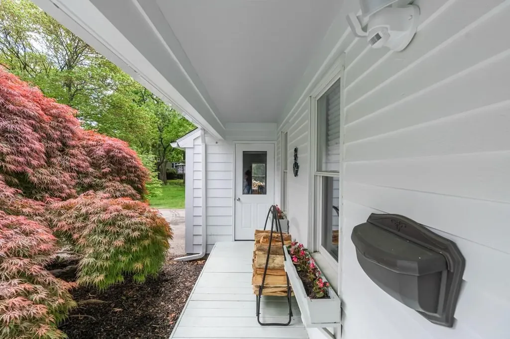 161 South Cobble Hill Road Warwick RI 02886