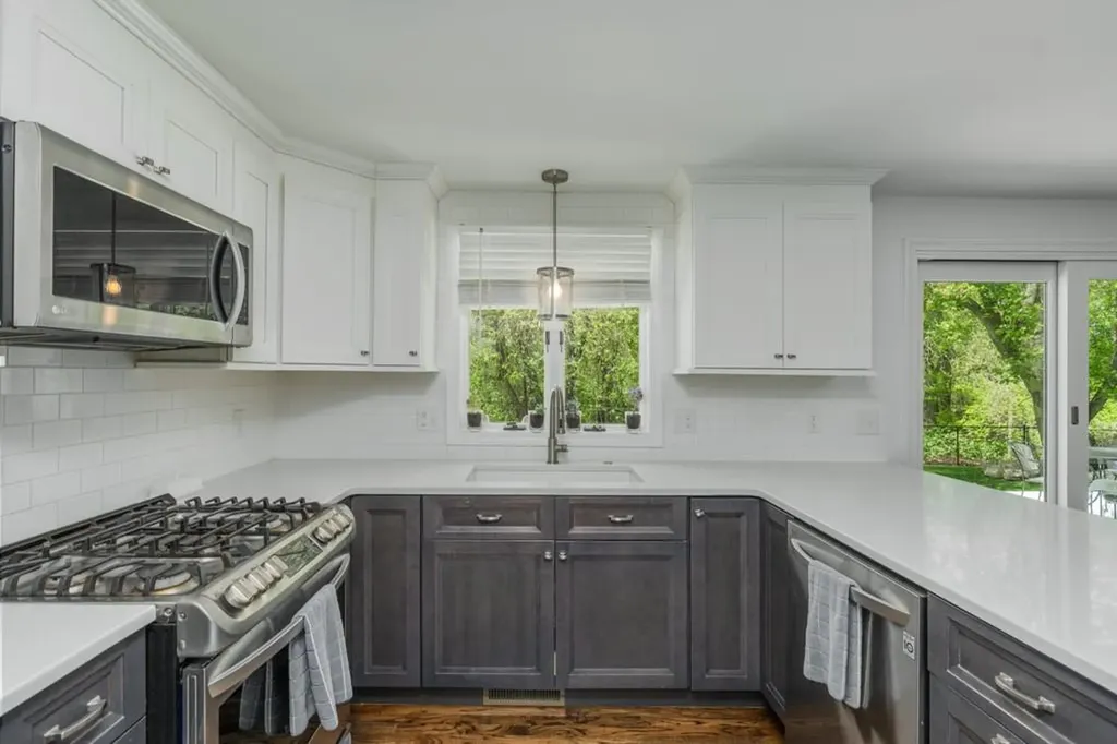 161 South Cobble Hill Road Warwick RI 02886
