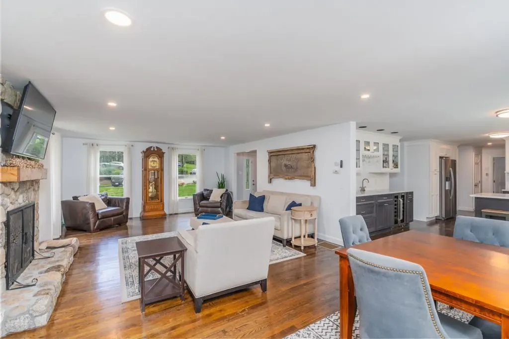 161 South Cobble Hill Road Warwick RI 02886