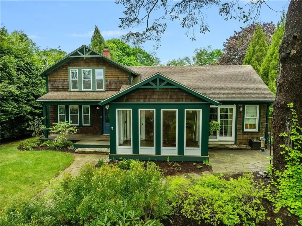 44 Newtown Avenue North Kingstown RI 02852
