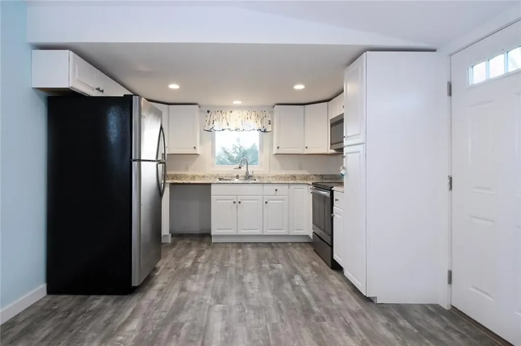 41 Mello Terrace Portsmouth RI 02871